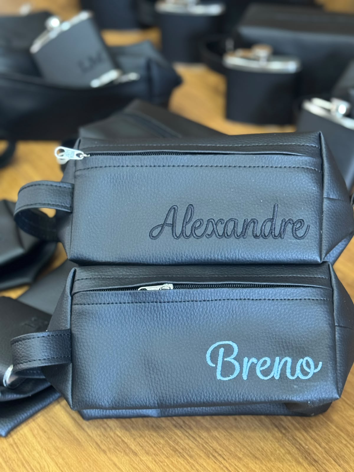 CHANEL COM DOIS ZIPER (Personalizados nomes ou logo)